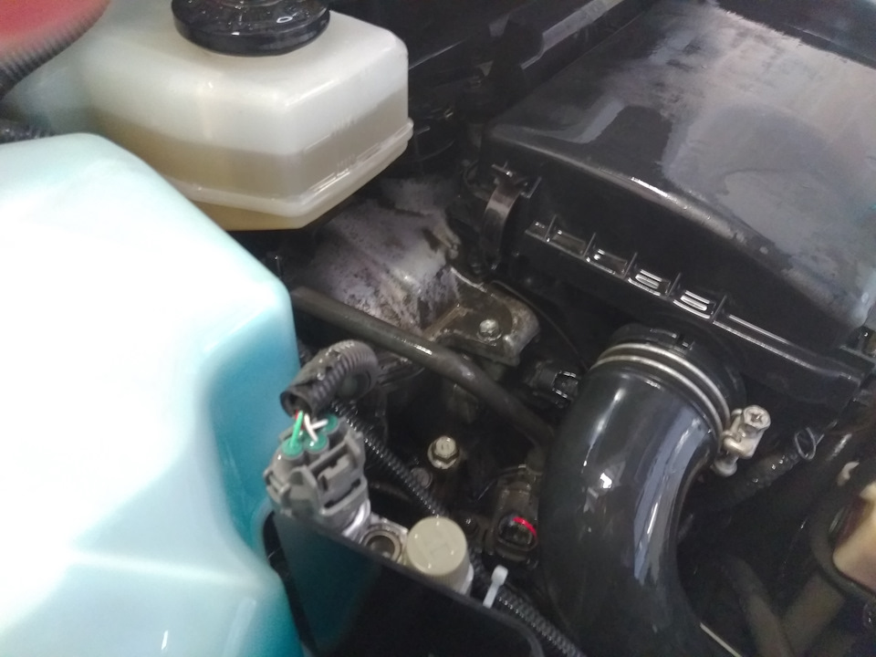а здесь не отмыл ( — Toyota Prius (20)