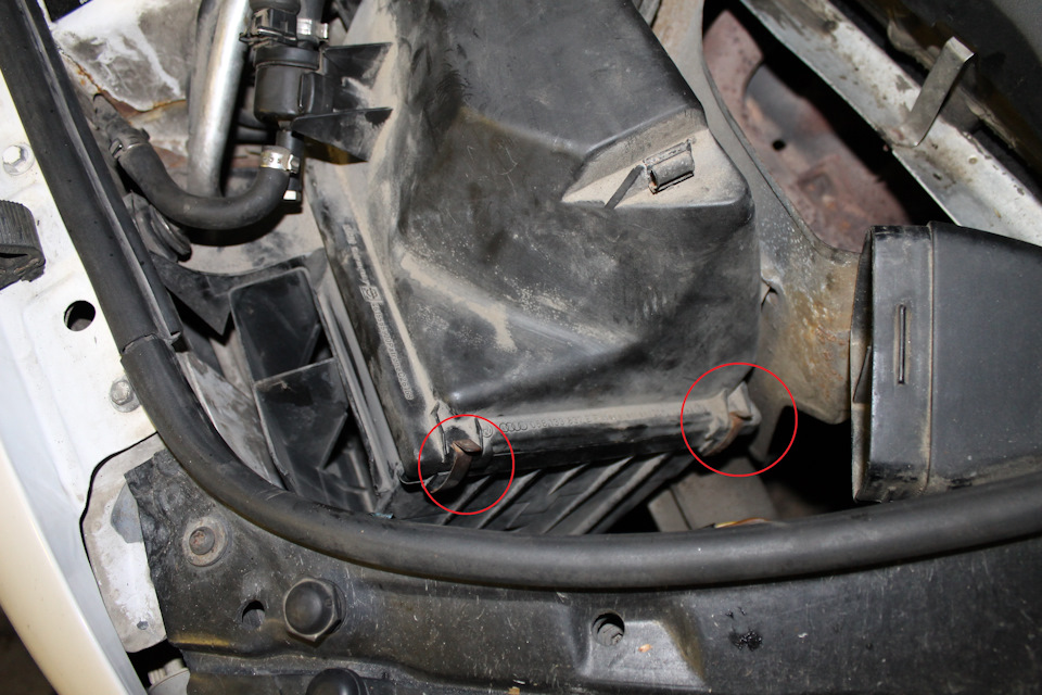 скидываем защелки (4 штуки) — Volkswagen Passat B5