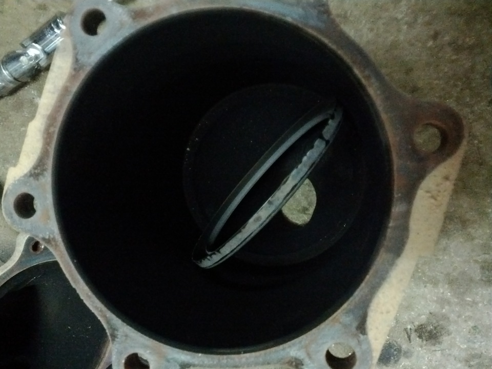 вот это кольцо звинело в катализаторе. его нах убираем. — Nissan Almera II (N16)