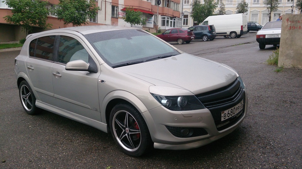 не видно ни переходов ни отличий в цвете — Opel Astra H