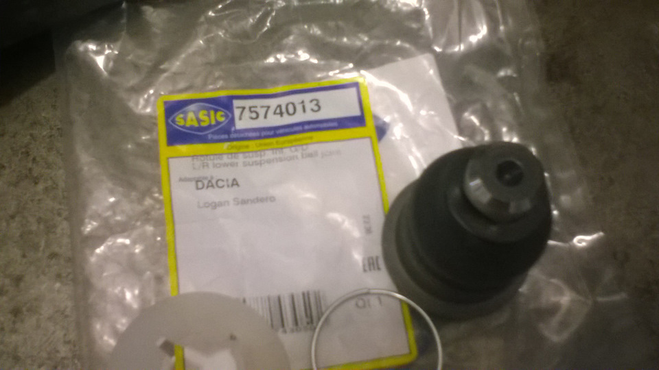 нужная нам шаровая опора sasic франция артикул 7574013 — Nissan Almera V (G11/15). Запчасти на фото: 7574013