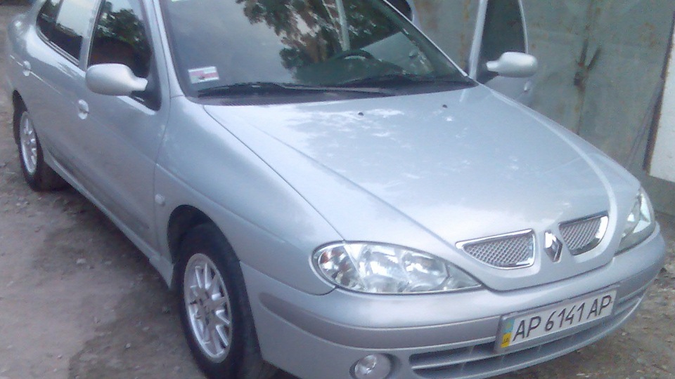 Renault Megane 1.4 16V Серенькая