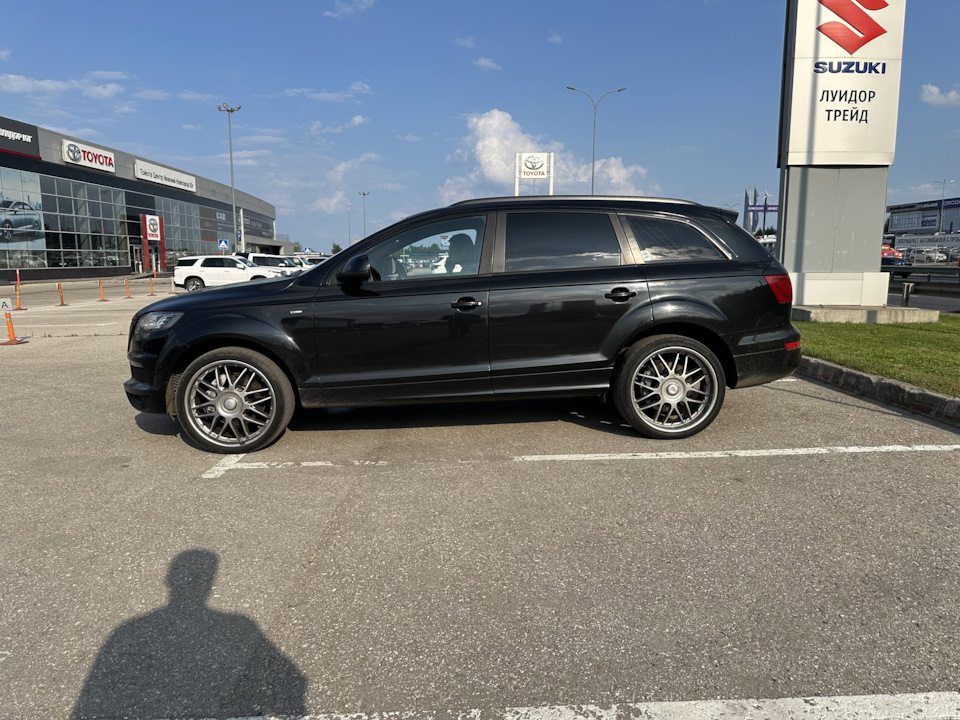Вид сбоку. — Audi Q7 (1G)