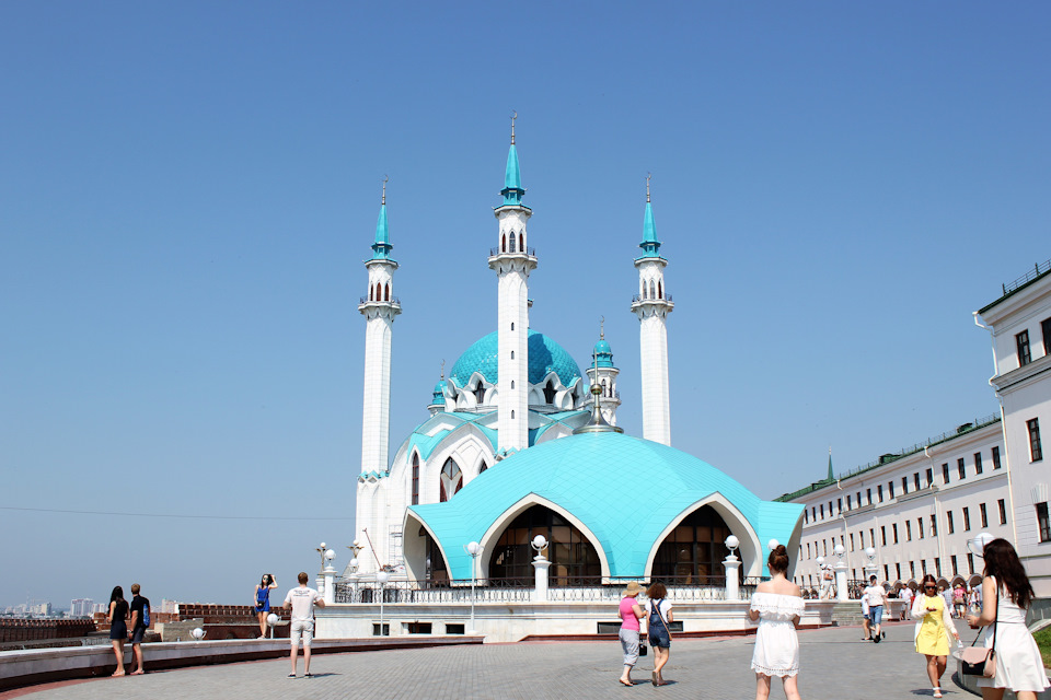 2 — Lada Ларгус