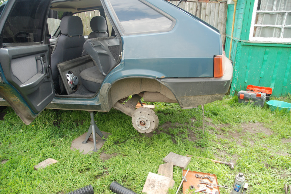 Со снятой стойкой — Lada 21093i