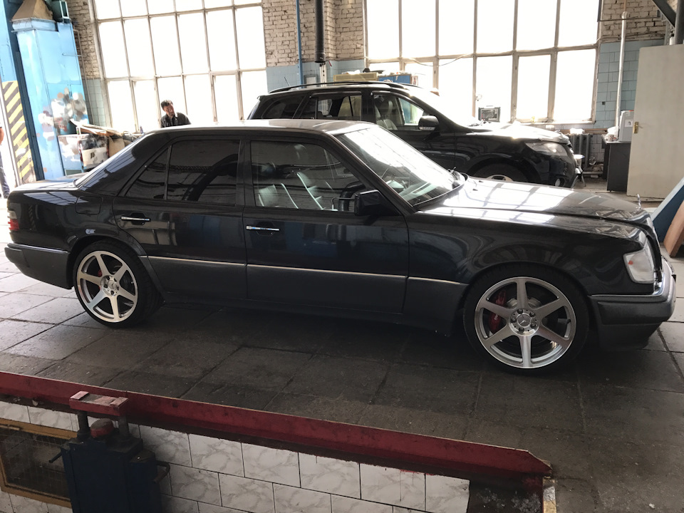Фото в бортжурнале Mercedes-Benz E-Class (W124)