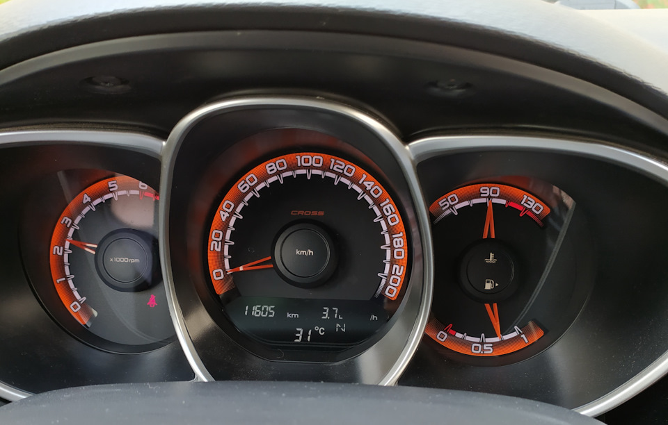 +31 на оборотах с максимальным обдувом крутилятора двигателя. — Lada Vesta SW Cross (1G)