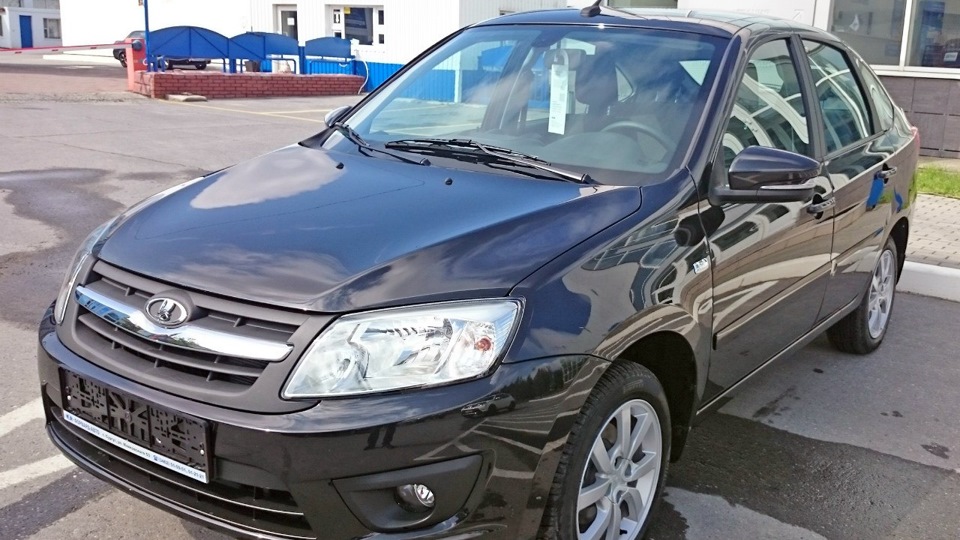 Lada Granta liftback Черный крейсер
