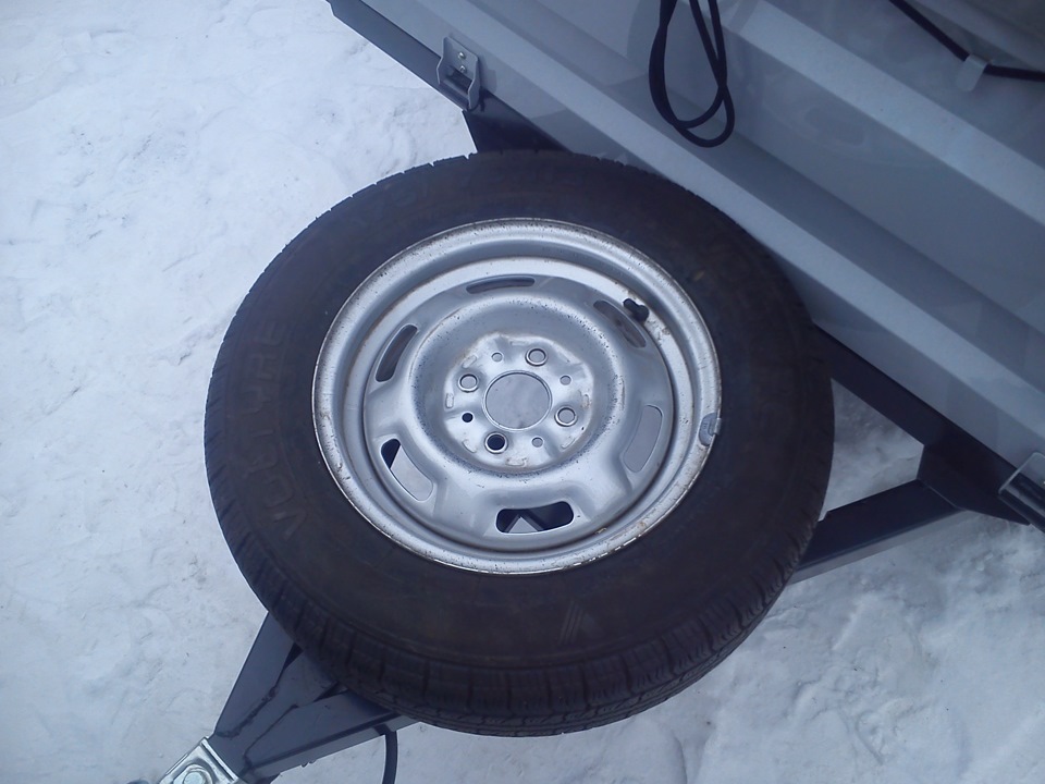 Крепления колеса тоже нет. — Renault Logan (1G)