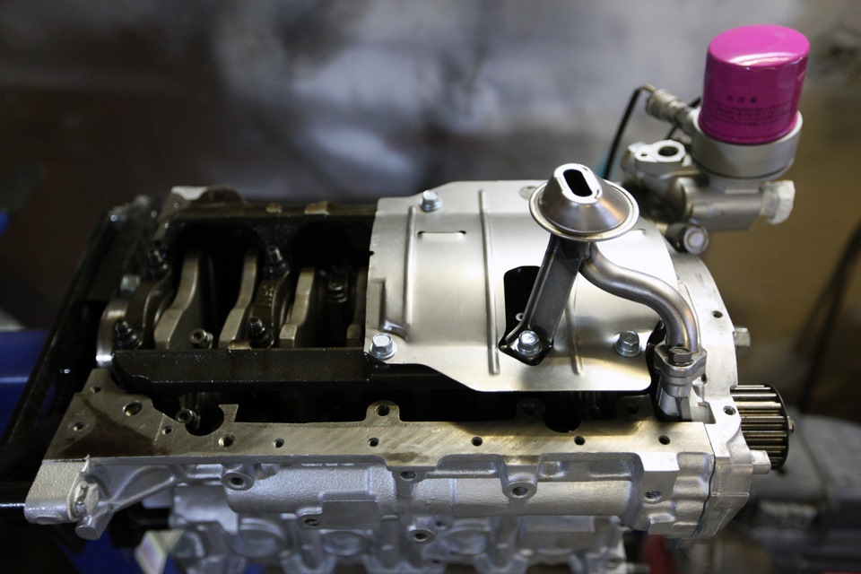 Фильтр HKS придает красок этой серой массе железа — Mitsubishi Lancer Evolution VIII