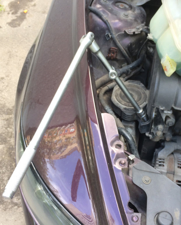 На пол оборота, только чтобы далее шло без усилий. — Volvo S40 (2G)