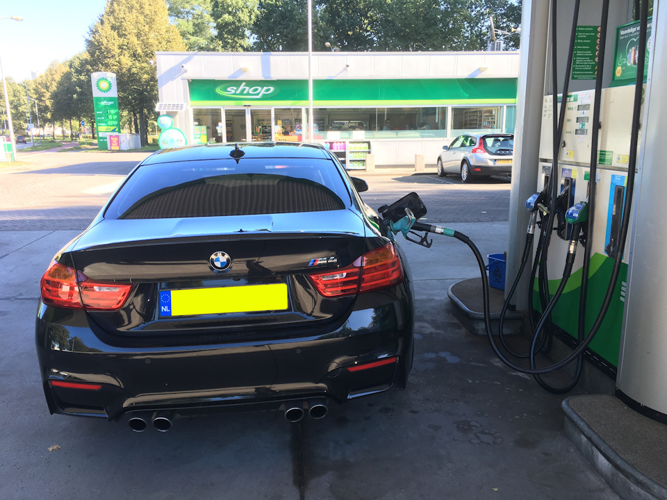 Заправка боевым 98 Ultimate на BP — BMW M4 Coupe (F82)