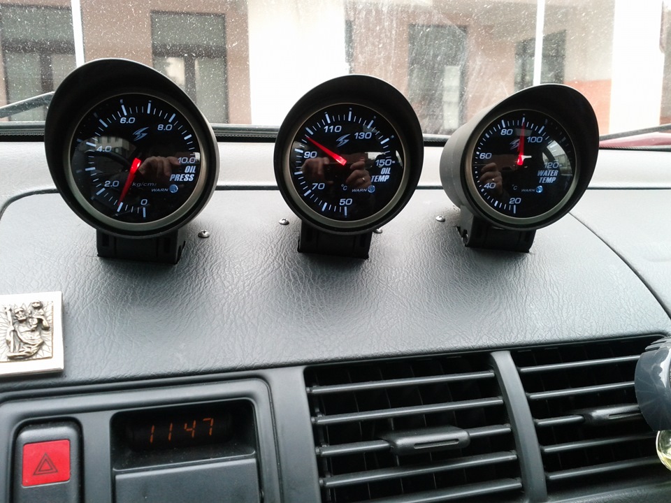 вид приборов на центральной консоли. — Honda Prelude (BB5/BB6/BB7/BB8/BB9)