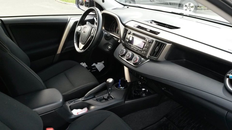 Фото в бортжурнале Toyota RAV4 (IV)