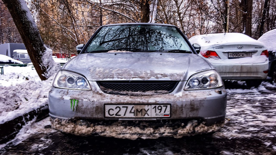 и мыл машину летней омывайкой… (Зимней уже первые полбутылки залито) — Honda Civic Ferio (7G)