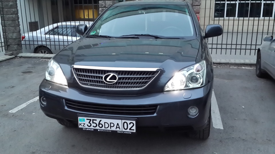 Сами габариты — Lexus RX (2G). Запчасти на фото: 513151