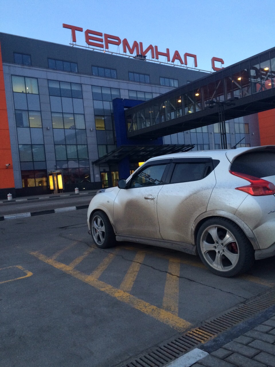Ну и сразу покажу, как на них же, но уже с пружинами H&R — Nissan Juke (1G)