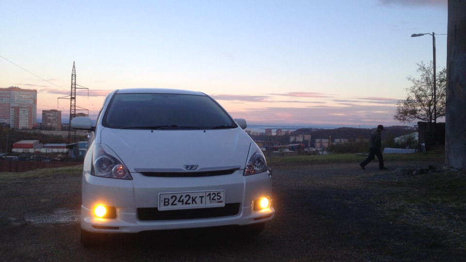 Toyota Wish Беляш)