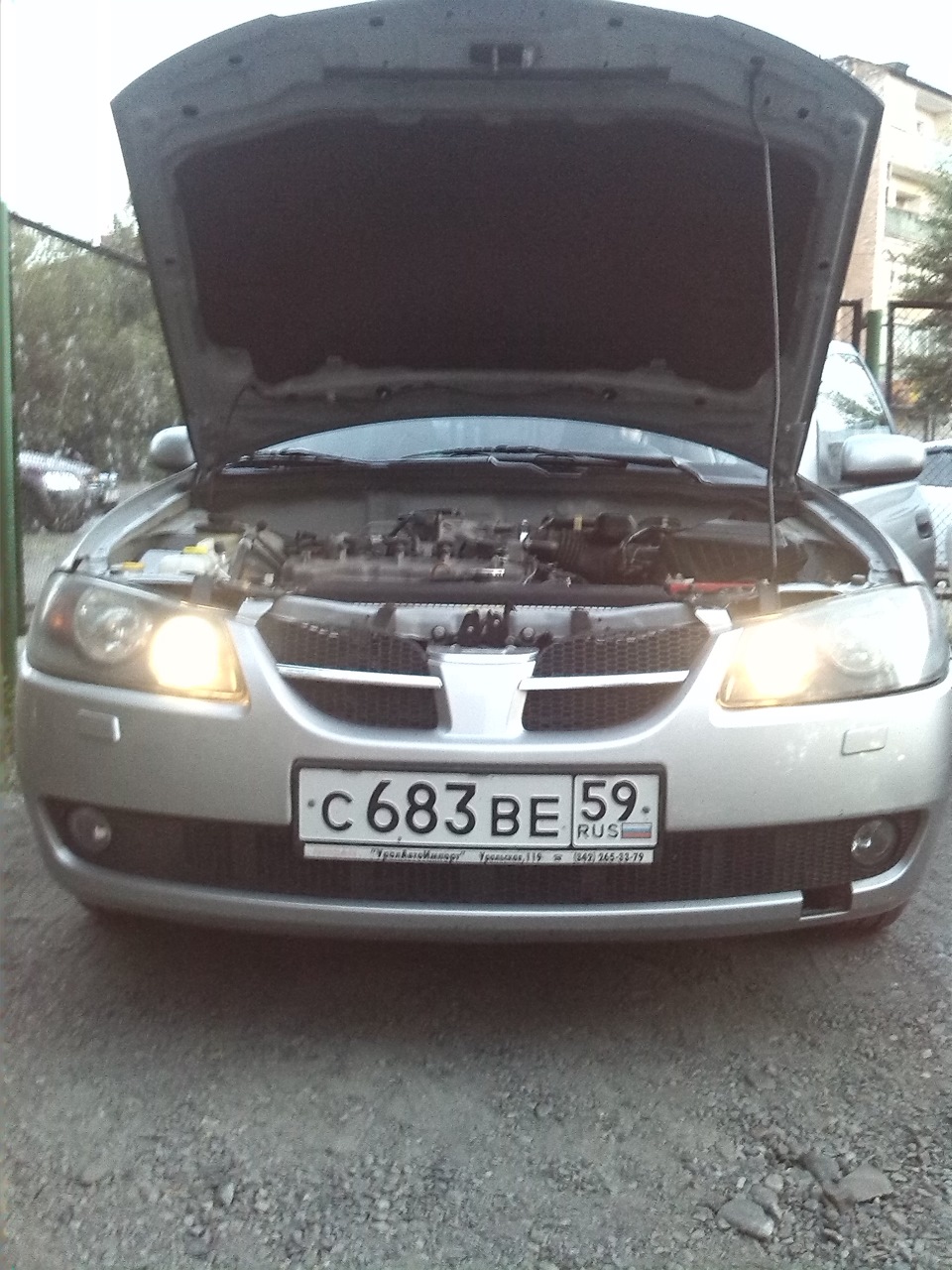Днем синего оттенка, заявленного продавцом не видно — Nissan Almera II (N16)