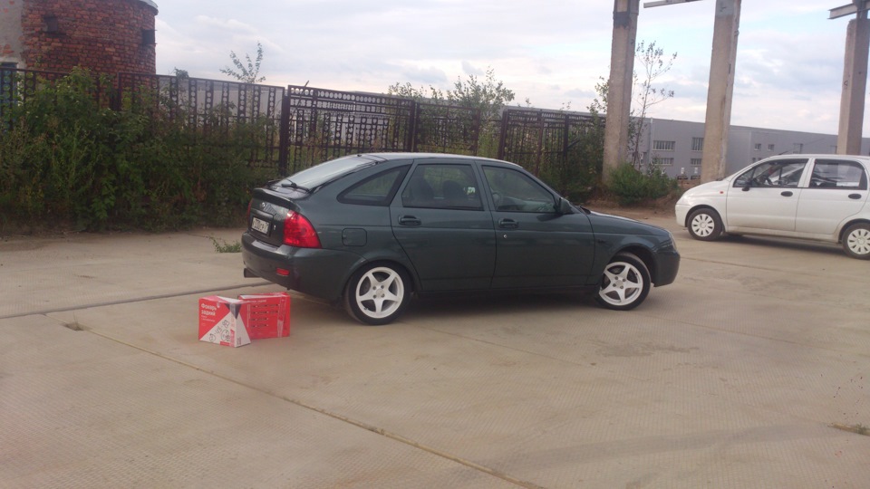 забирал задние новые фонари из ТК) — Lada Приора хэтчбек