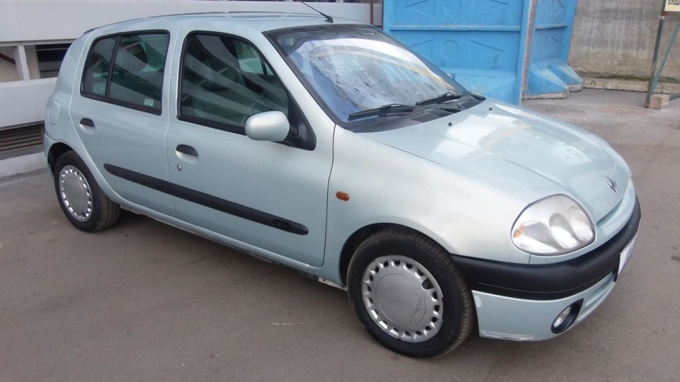 Renault Clio RXE 1.6 90