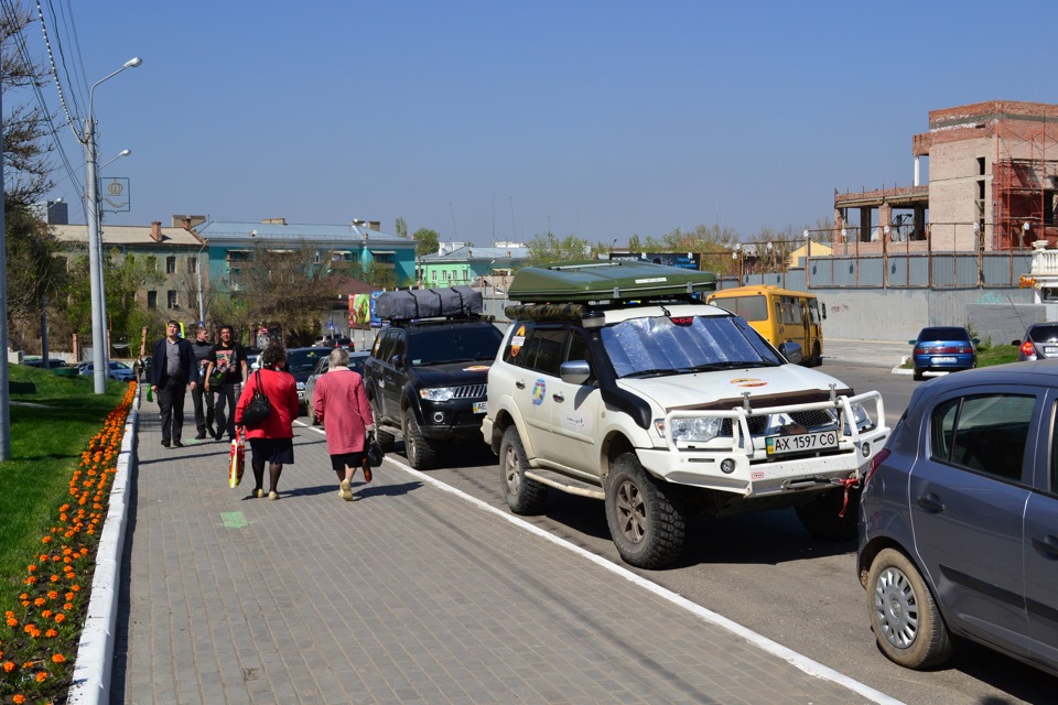 Чисто опрятно многолюдно — Mitsubishi Pajero Sport (2G)