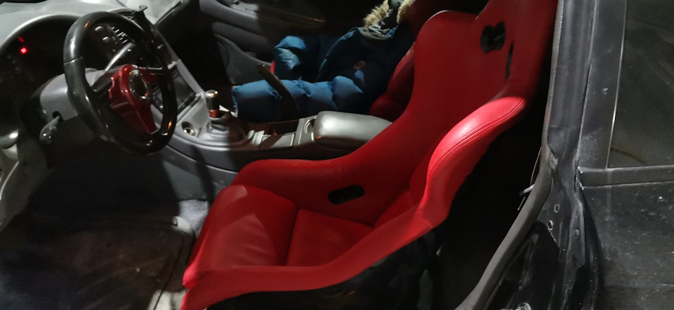 Встал ковш на законное место. Скажу сразу, сидение не для повседнева. — Mitsubishi Eclipse (2G)