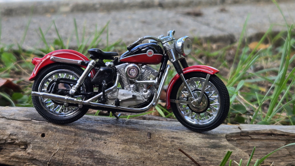 ストライダー　Harley-Davidsonモデル Harley Davidson XL Sportster 1957 1:10 Franklin Mint два в одном