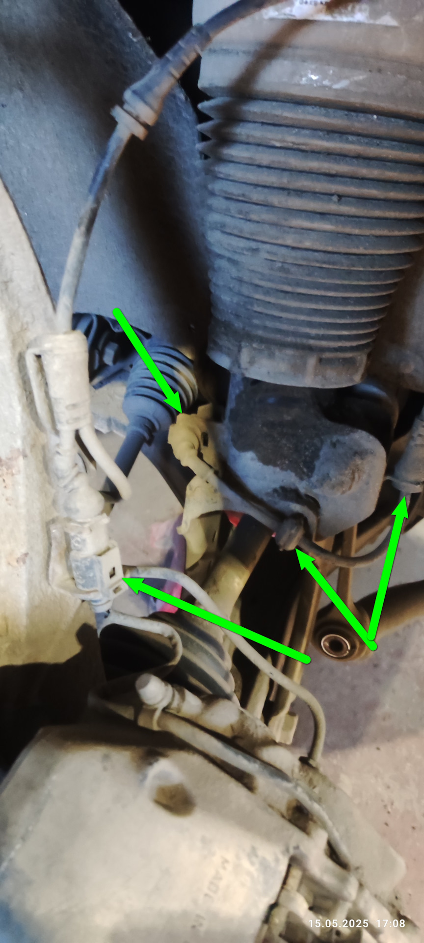 Провода отводим в сторону — Volkswagen Touareg (1G)