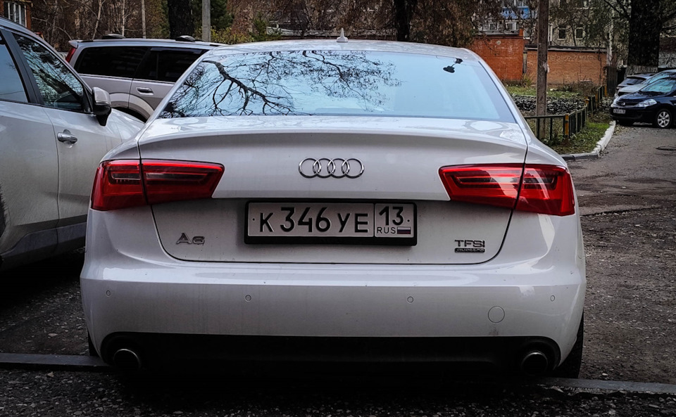 Сочная попка с правильными шильдиками — Audi A6 (C7)