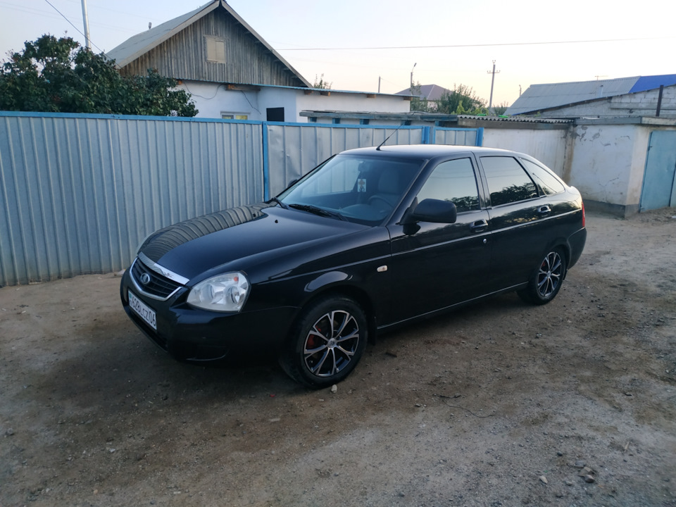 Приехал домой попросил прощения у приорика и помыл его)) — Lada Приора хэтчбек