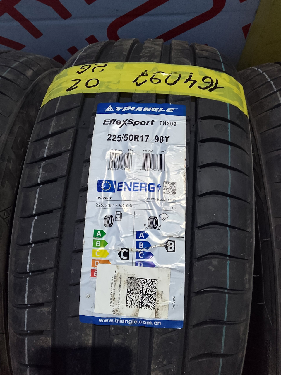 Фото в бортжурнале BMW 5 series (E60). Запчасти на фото: Triangle TH202 EffeXSport 225/50R17