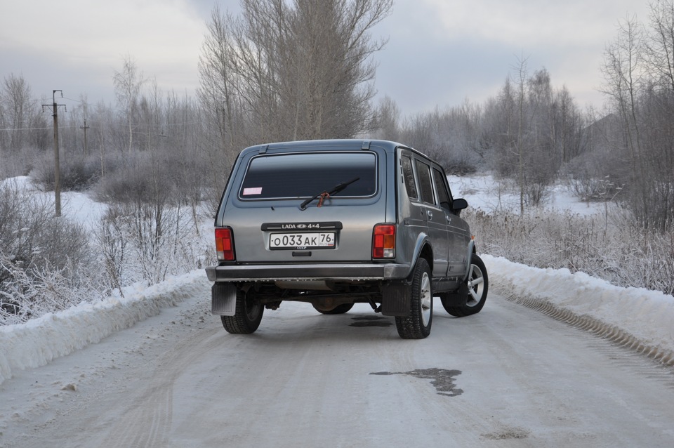 2 — Lada 4x4 5D