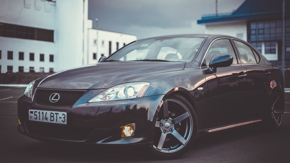 Lexus IS