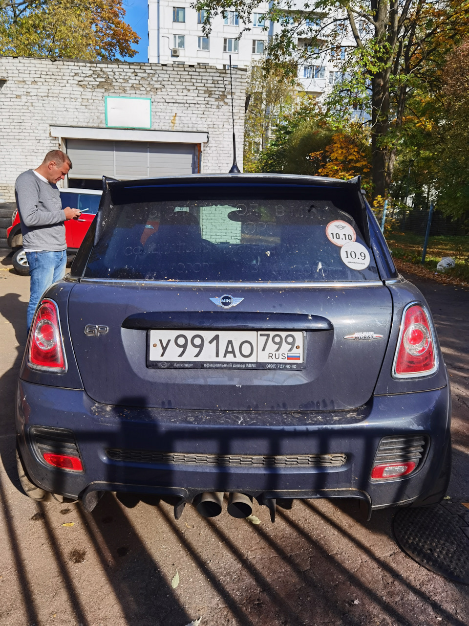 Магические буквы GP на багажнике. Автомобиль был на двух MINI Drives Russia в Карелии и Казани, как и я) — MINI John Cooper Works GP (R56)