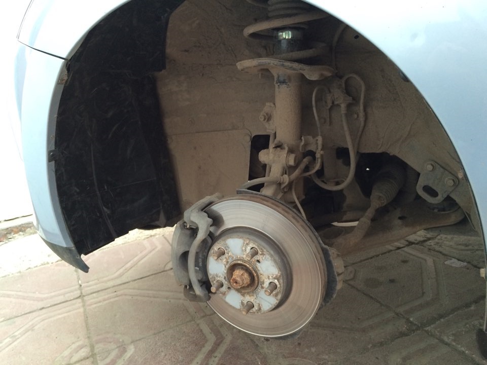 Установлен — Toyota Auris (1G)