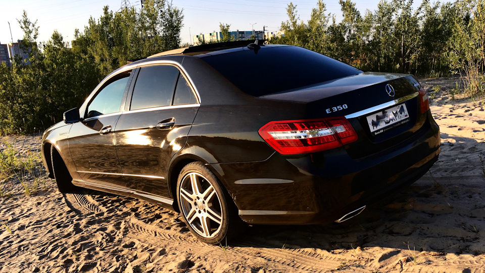 Mercedes-Benz E-Class 013