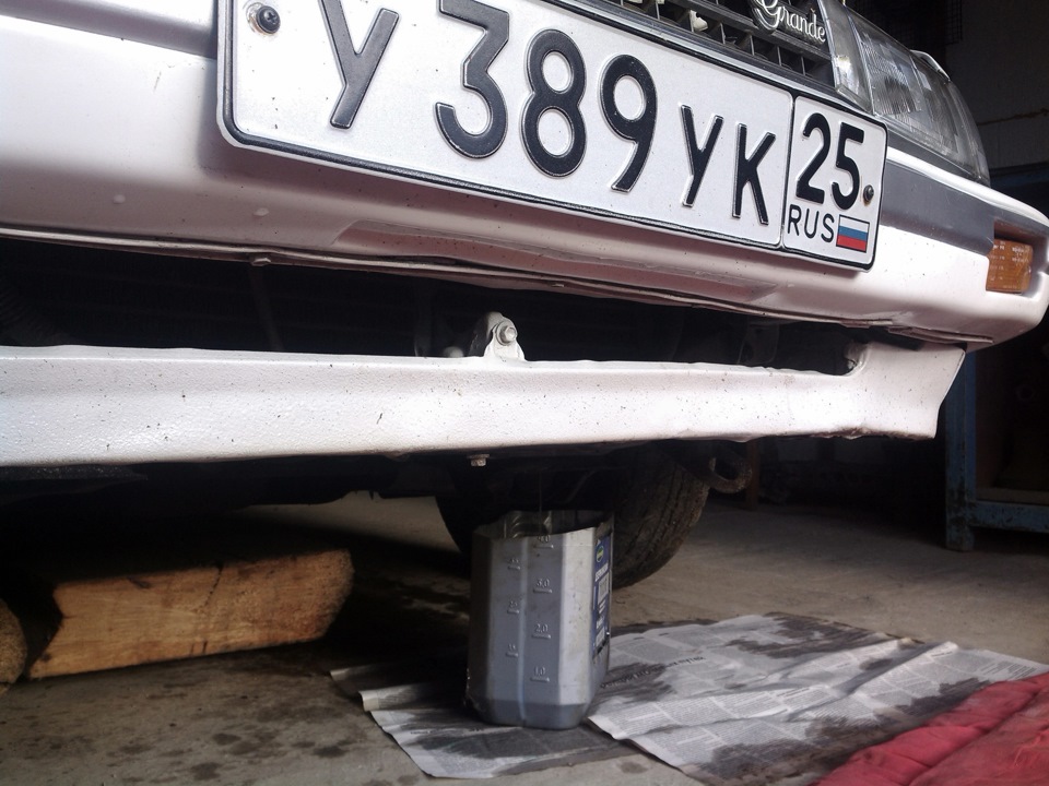 Сливаем жижу со старого радиатора — Toyota Mark II (70)
