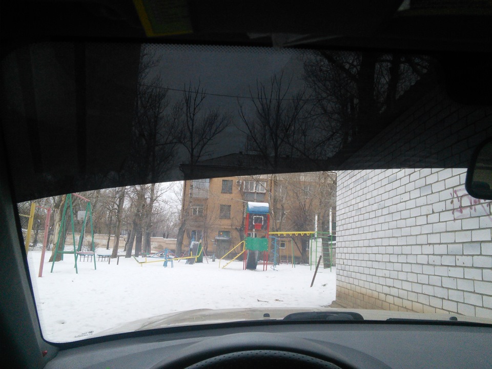 Новое стекло и новая полоска тонировки ( в этот раз решил пошире полоску сделать, 20 см ) — Hyundai Accent (2G)