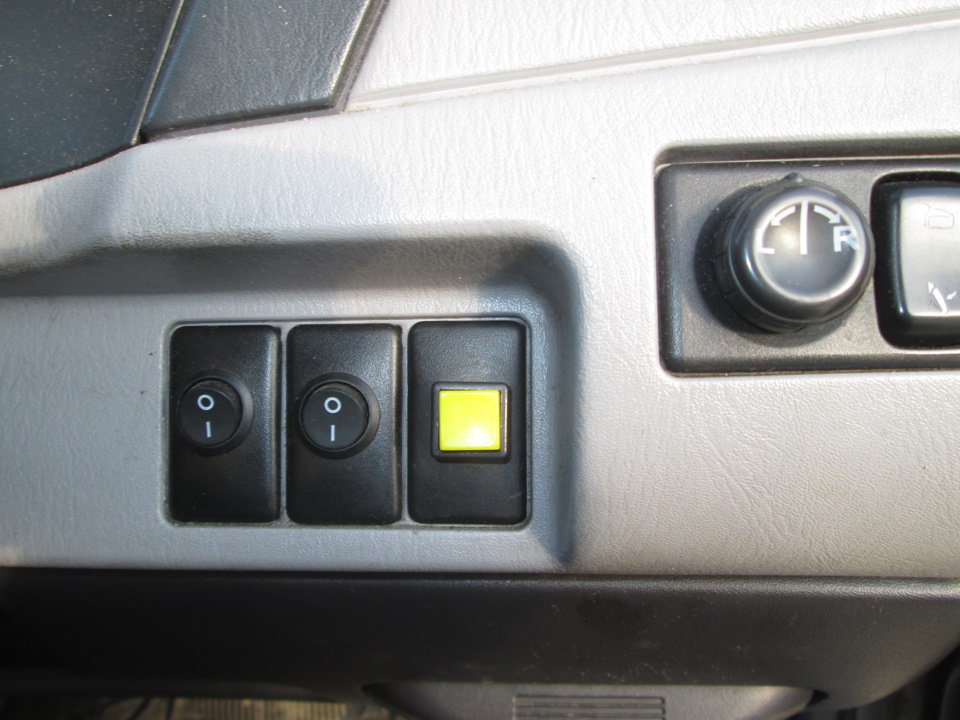 Кнопка на месте — Nissan Wingroad (Y11)