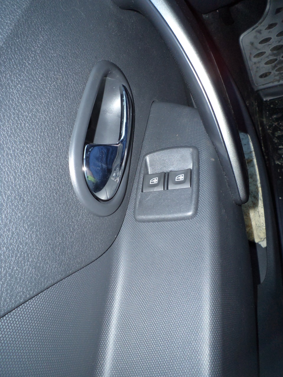 Не хватает ще двух кнопок. — Renault Logan MCV