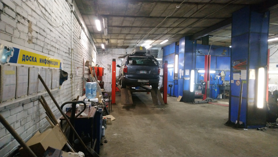 На стенде… — Dodge Caravan IV