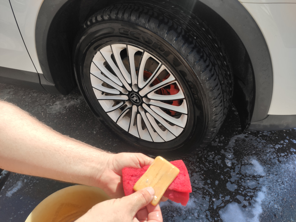 Муж взял пол ведра воды, губку и хозяйственное мыло ) — Audi Q3 (1G)