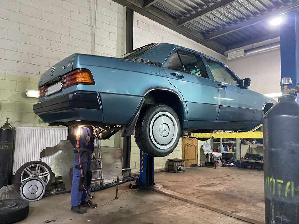 Фото в бортжурнале Mercedes-Benz 190 (W201)