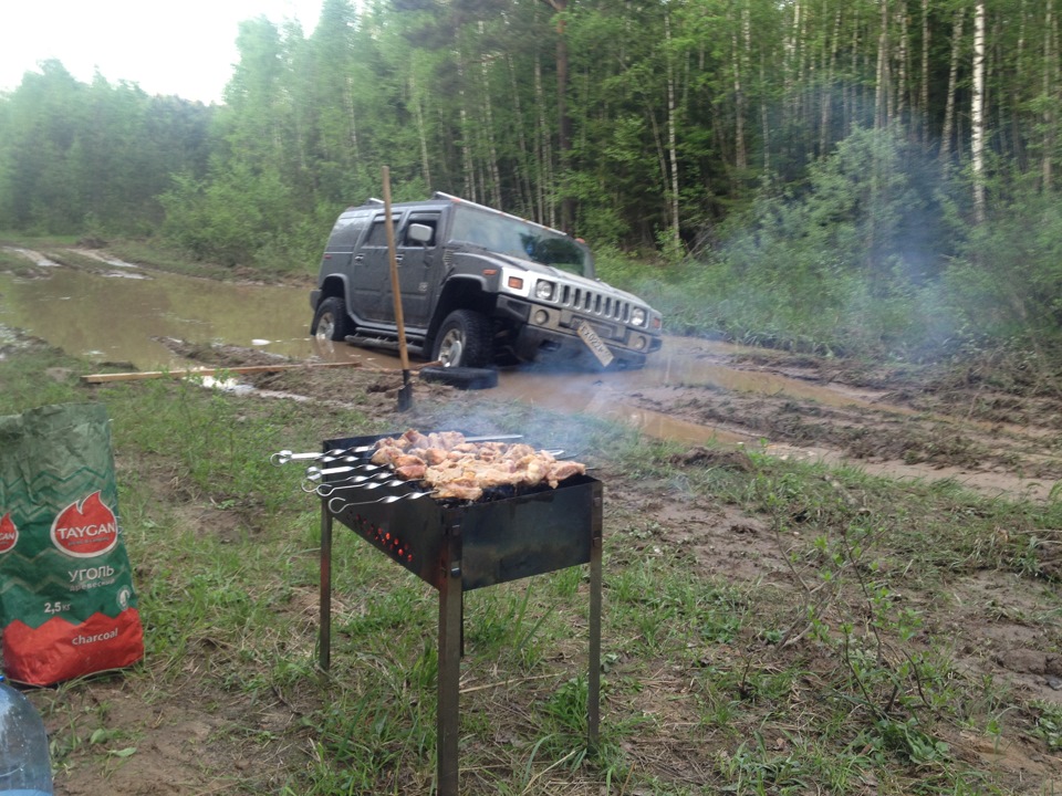 Трактора ждать долго, а обед по распорядку… — Hummer H2