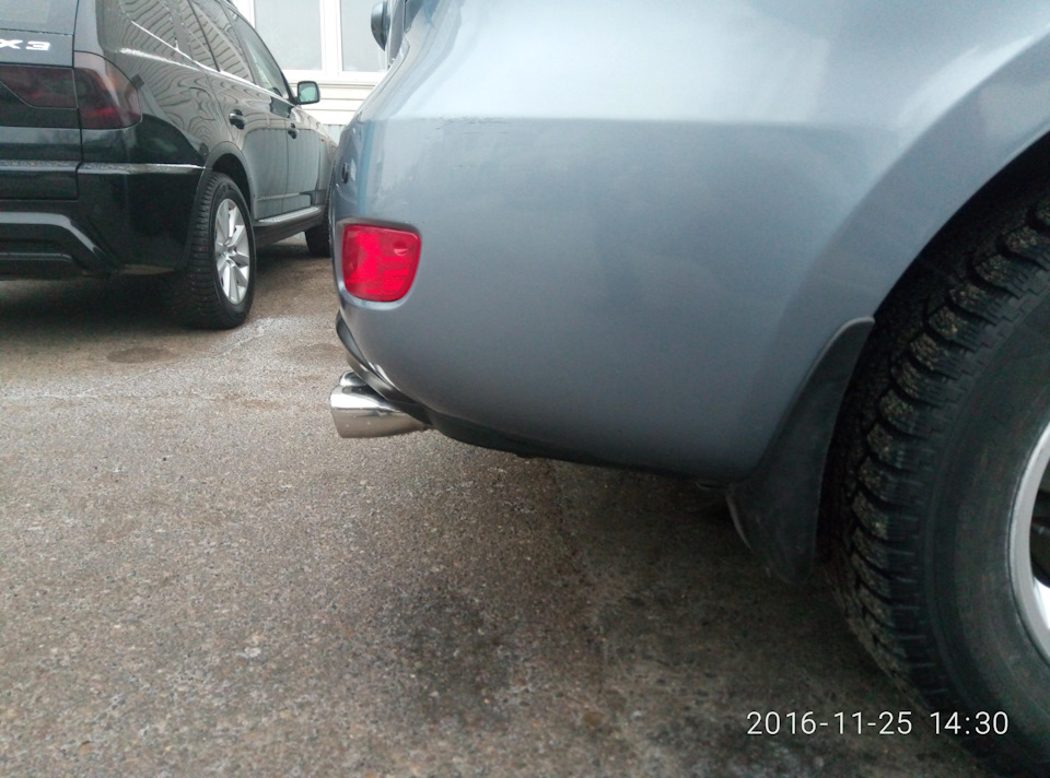Так чуток торчит — Hyundai Santa Fe (2G)