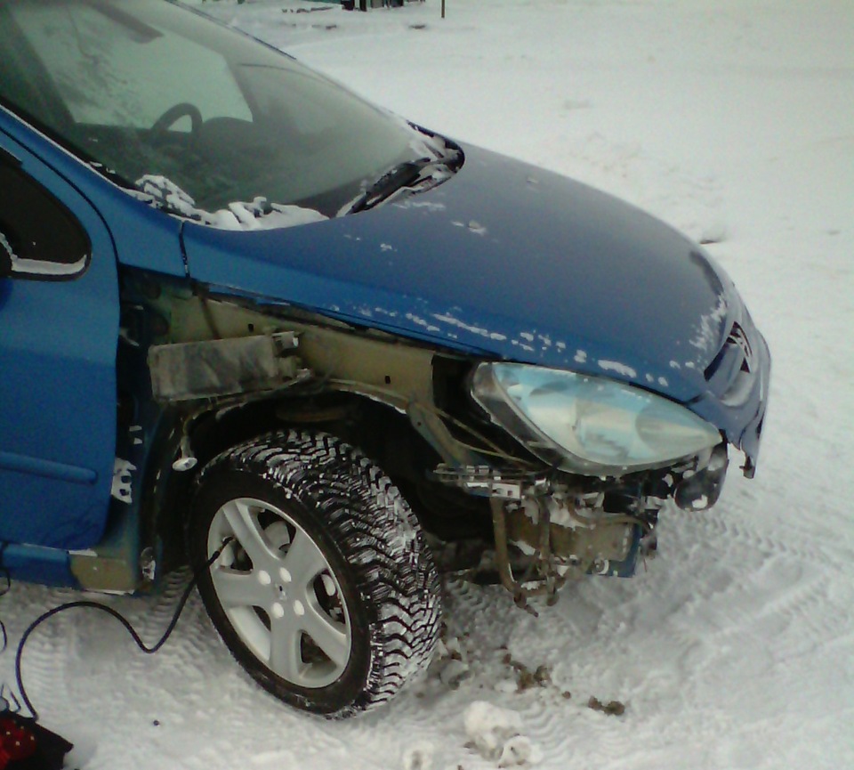 Оборвало трубки Адсорбера — Peugeot 307