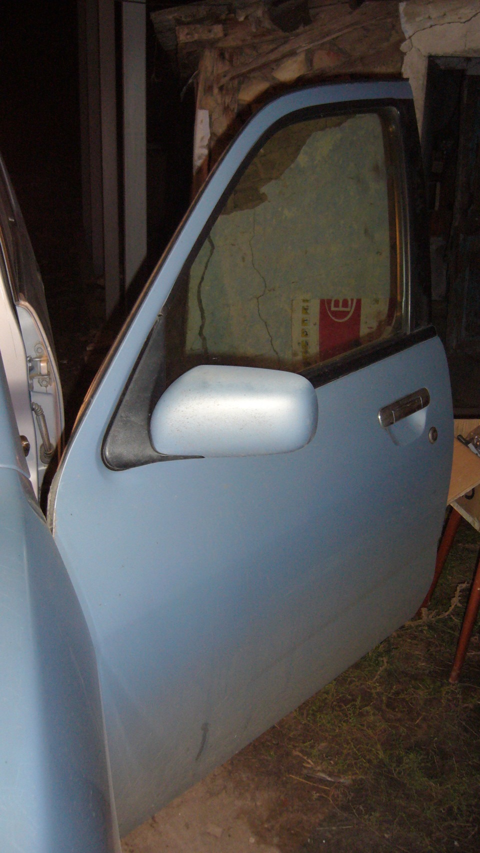 сток слева — Nissan Cube I