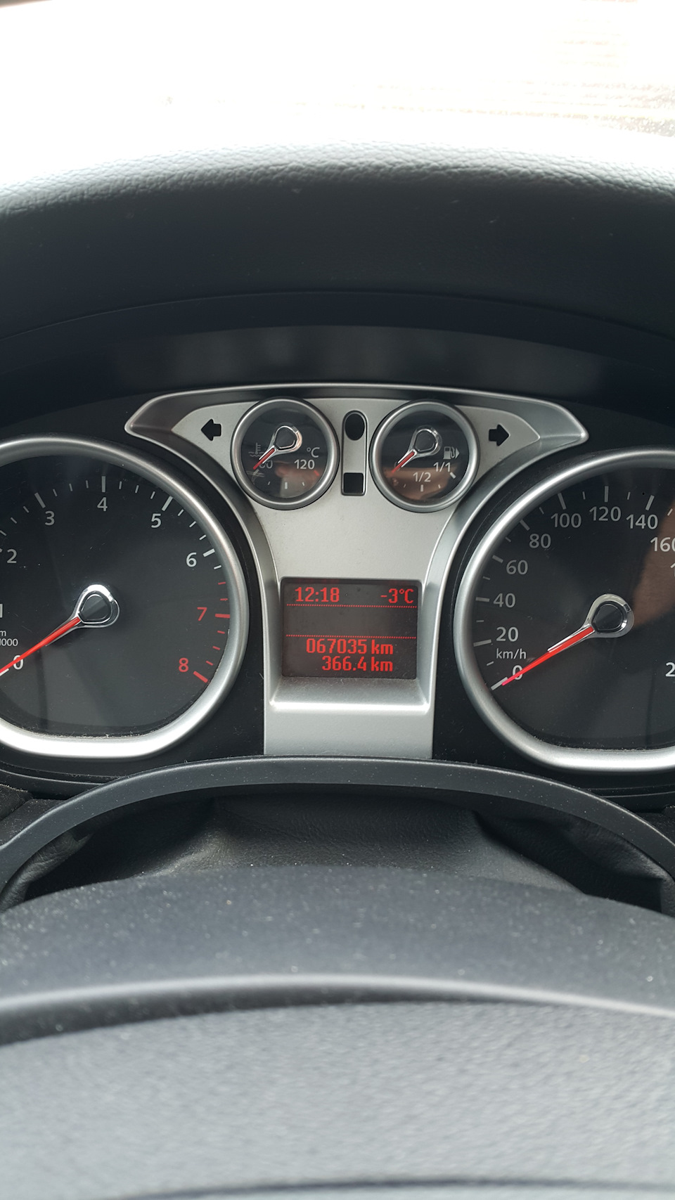 замена ступицы и стоек стабилизатора перед — Ford Focus Sedan II. Запчасти на фото: 06703S