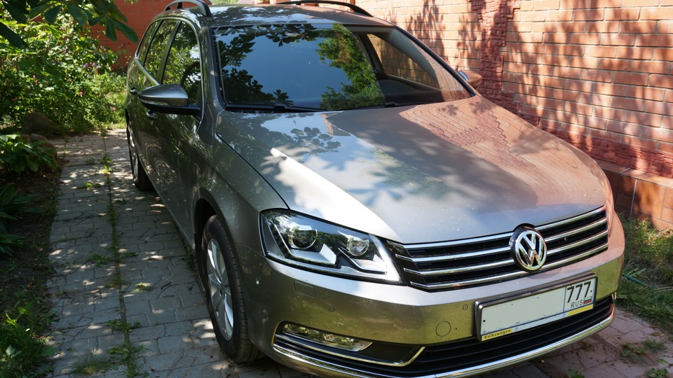 Volkswagen Passat Variant Hellbraun Scheune